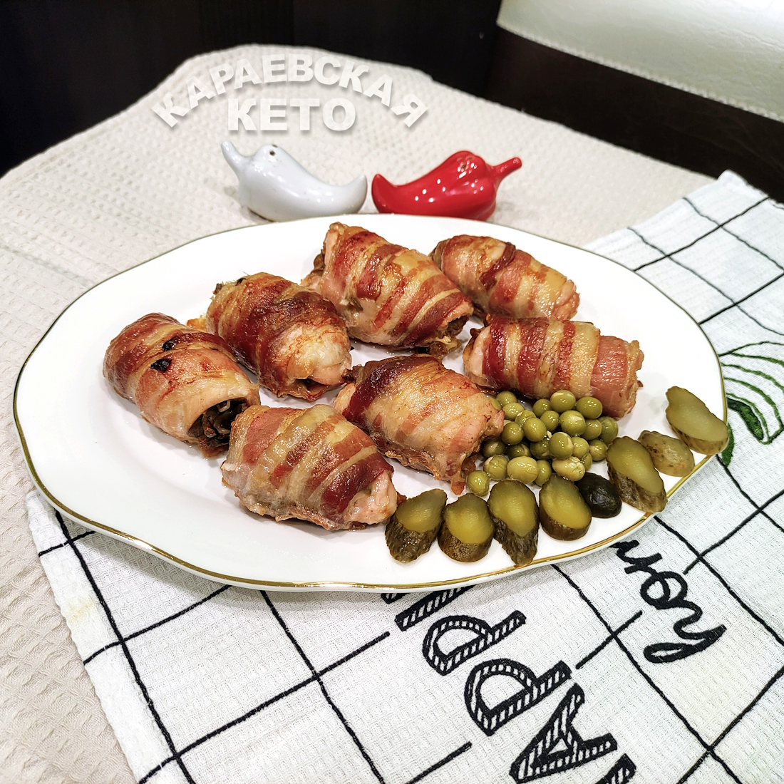 Сочный рулет из курицы в беконе с грибами: идеальный рецепт для гурманов