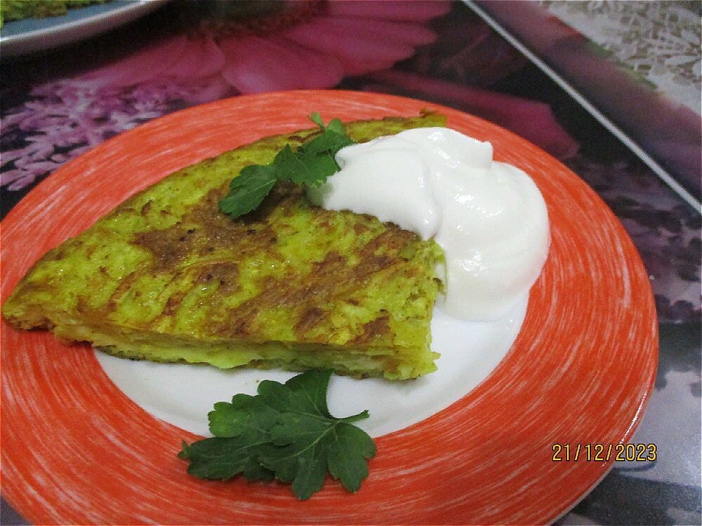 Простая и вкусная картофельная запеканка на сковороде