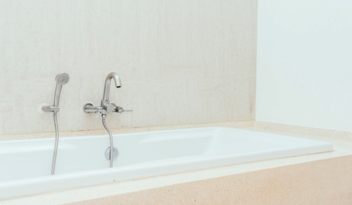 Эффективные и бюджетные способи возвращения белизны вашей ванны