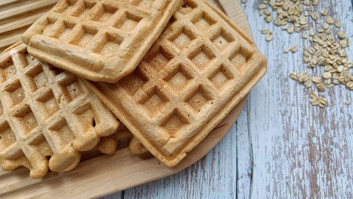 Вкусные овсяные вафли на ряженке с пряными томатами