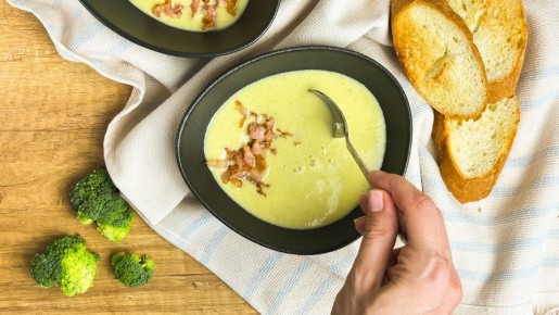 Нежный суп-пюре из брокколи за 15 минут: простой и вкусный рецепт на каждый день