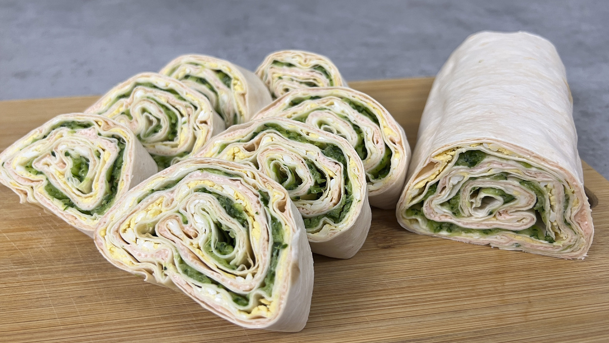 Праздничный рулет: секрет, как сохранить лаваш свежим