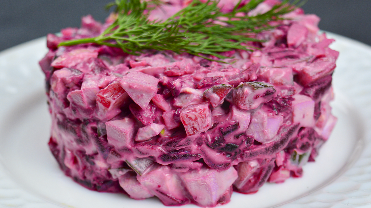 Экзотический салат: свекла и яйца в необычном сочетании