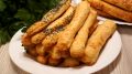Незабываемые хлебные палочки с сыром: идеальная закуска для любого случая