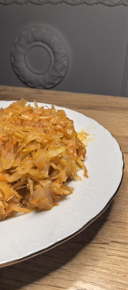 Тушеная капуста: как простое блюдо становится уютом для души