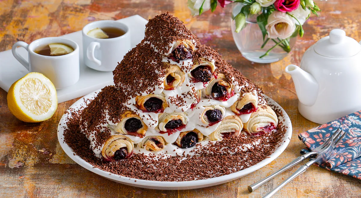 Необычный торт "Монастырская изба" из слоеного теста