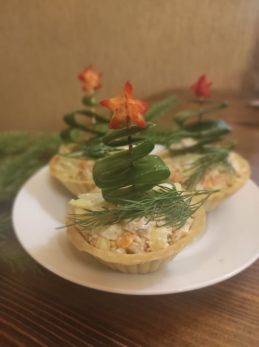 Праздничный салат с красной рыбой: легкость и изысканность в тарталетках