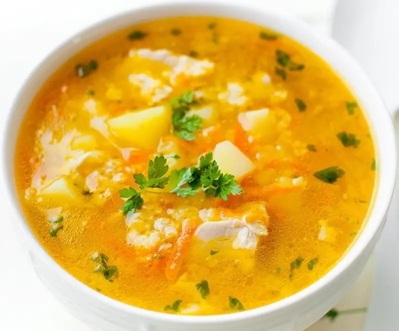 Традиционный кулеш: наваристый суп с пшеном и курицей