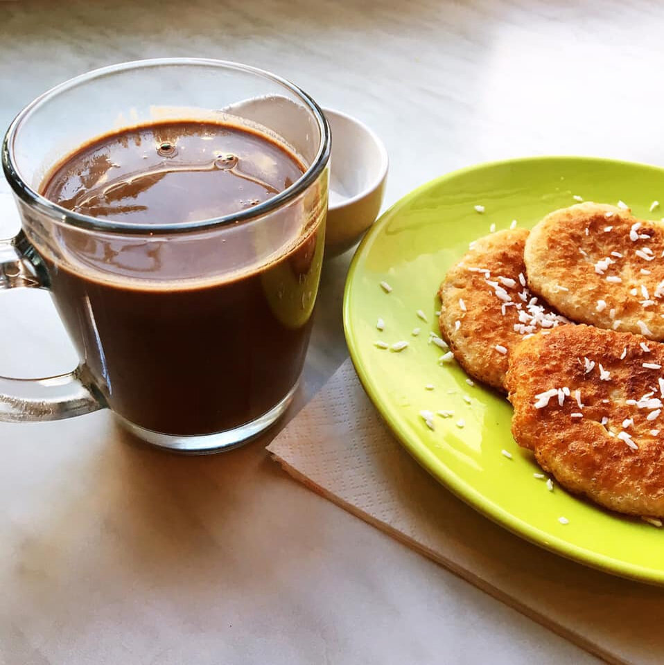 Как приготовить полезное какао на кэробе и кокосовом молоке