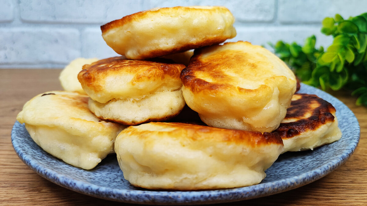 Надежный рецепт пышных оладий на горячем кефире