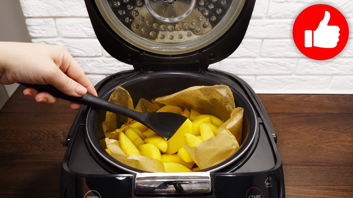 Вкусный картофель с куриными ножками в мультиварке для семейного ужина