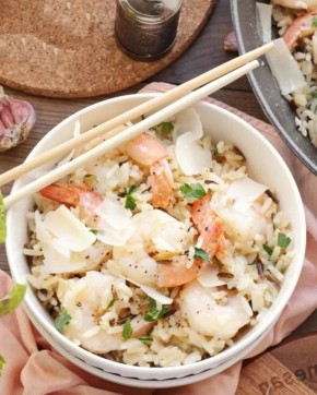 Рис с креветками и чесночным соусом