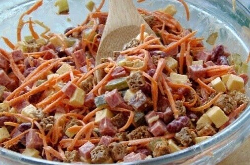 Салат, который легко приготовить: идеальный перекус для вечера