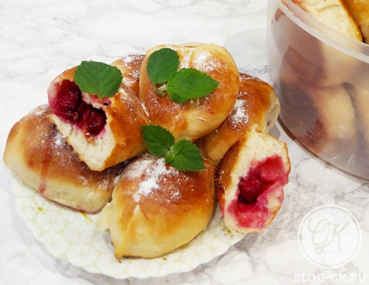 Сочные и воздушные пирожки с вишней