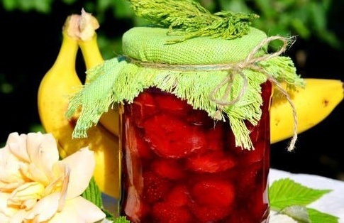 Сладкие моменты: варенье из клубники и бананов