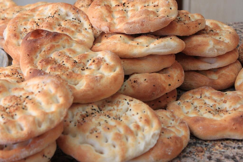 Необычные турецкие лепешки: простой рецепт для вашего стола