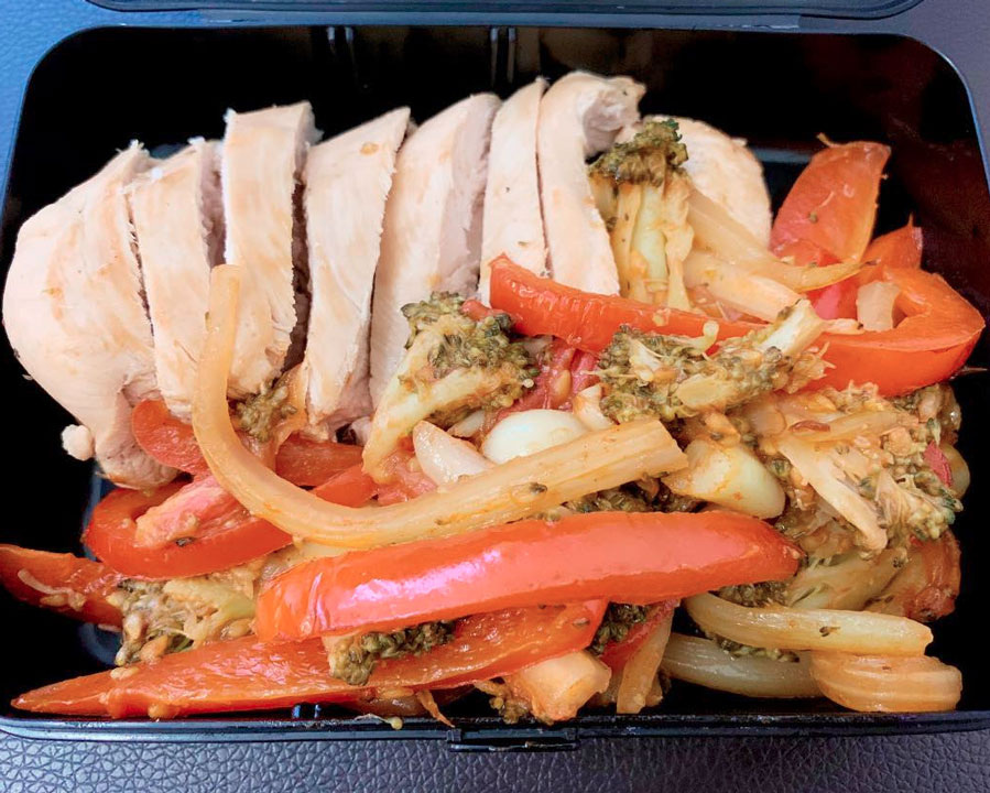 Куриная грудка с овощами: полезный обед на каждый день