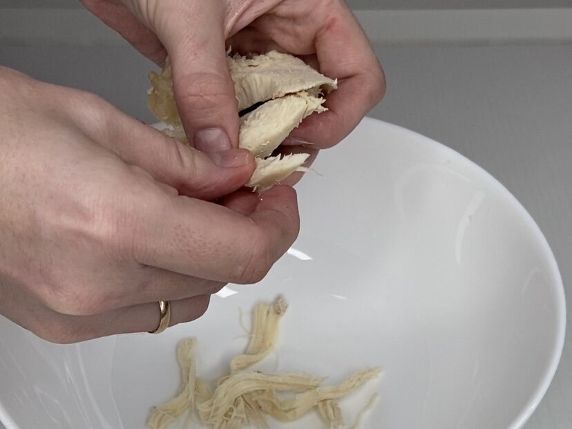 Салат "Рваная курица": нехитрое, но вкусное решение для ужина