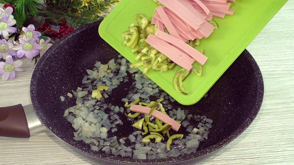 Как приготовить нежное и сочное блюдо с овощами и яйцами