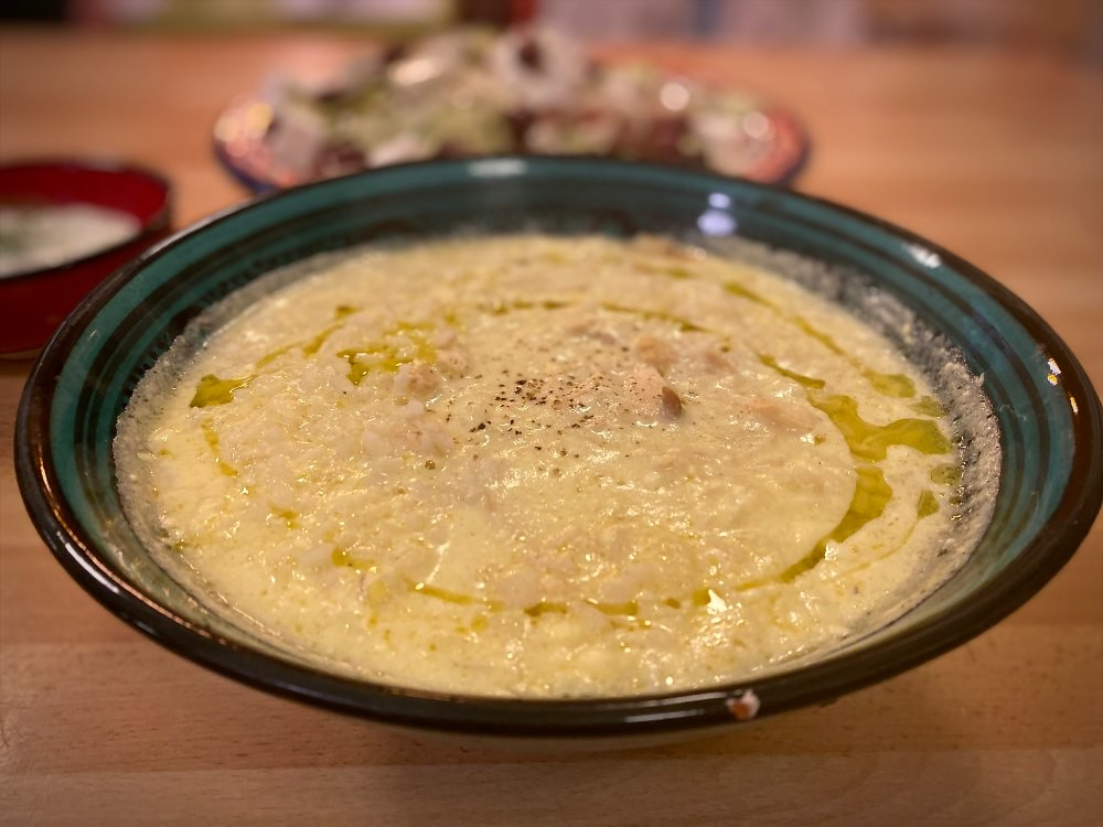 Авголемоно: Греческий суп с лимоном, курицей и рисом