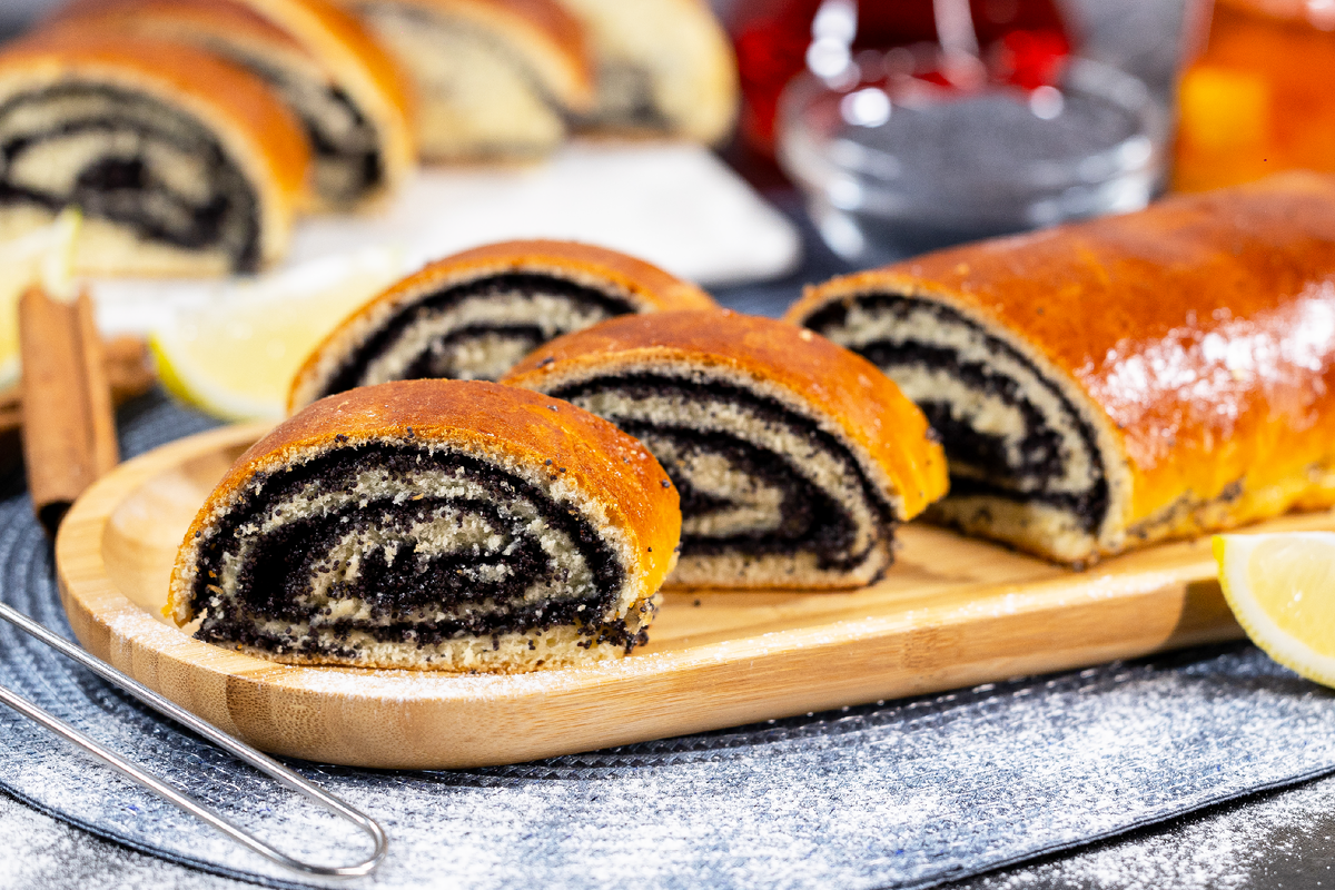 Необычный маковый рулет: удивляйте семью изысканными десертами