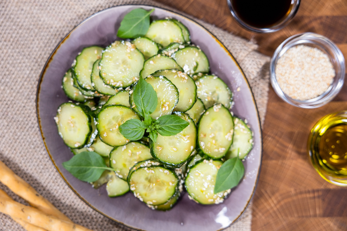 Как чеснок может преобразить салат с огурцами за считанные минуты