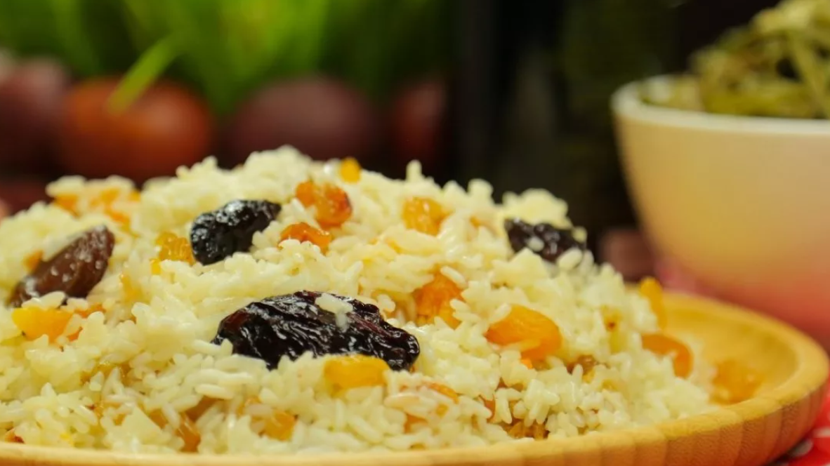 Сладкий плов с черносливом и курагой: десерт, который покорит сердца