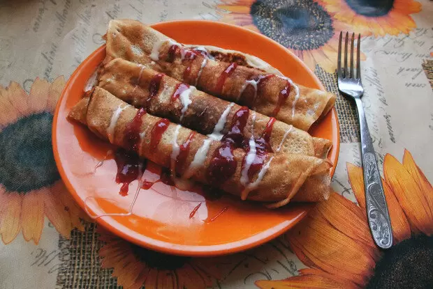 Нежные блины на кефире: рецепт для настоящих гурманов