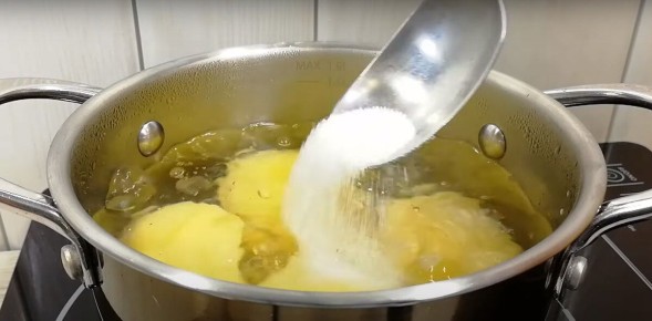 Сочное спасение: куриная грудка с картофельной шубкой, которую оценит каждый
